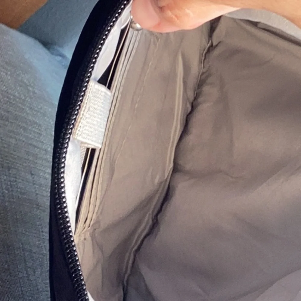 Baggalini black crossbody - Picture 10 of 16